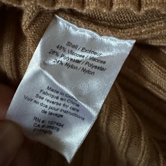 NWOT Heartloom sweater with a cute open upper back design! - Picture 5 of 5